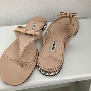 Miu Miu Thong Bow Sandal. Gem heel. 38.5 Nude